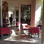 Royal Private *
